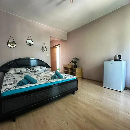 боровата къща * فارنا