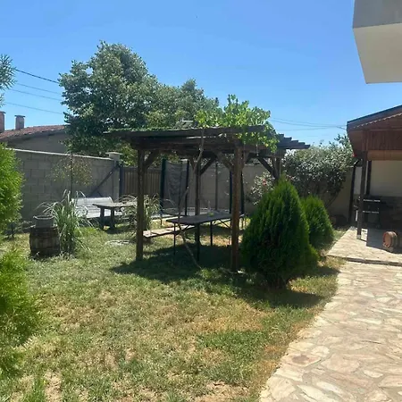 بيت ضيافة боровата къща