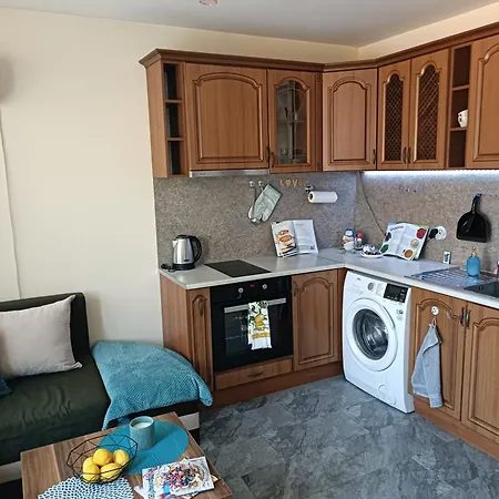 боровата къща * فارنا