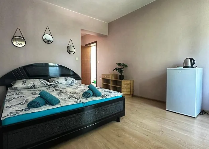 боровата къща * فارنا