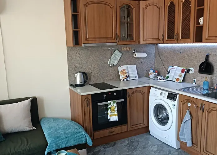 боровата къща * فارنا